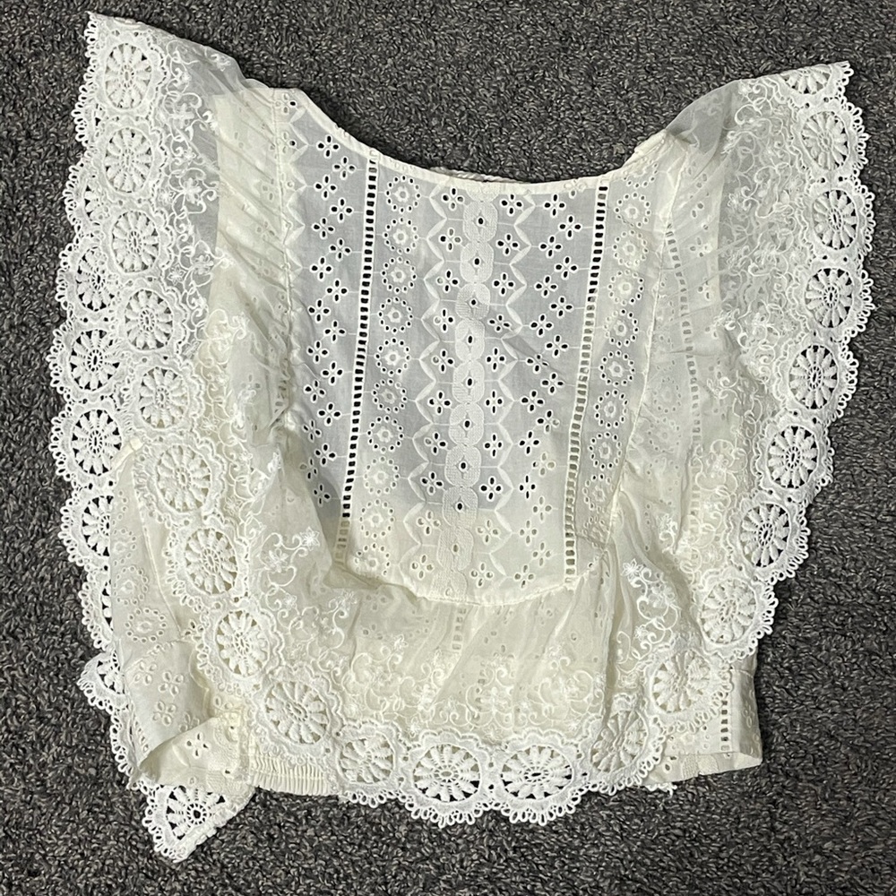 Cute lace top w open back